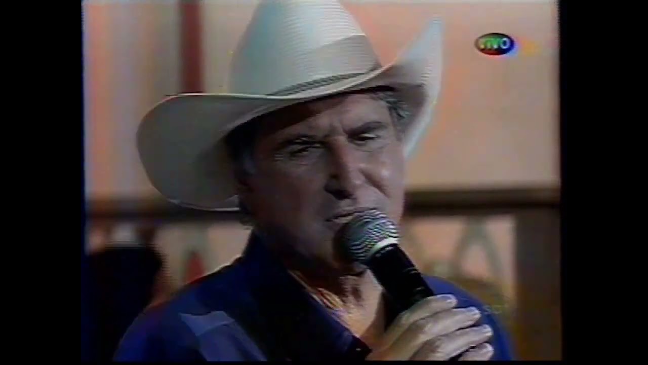 Programa do Ratinho | Sérgio Reis canta no palco do programa no SBT - INÉDITO (XX/XX/2003)