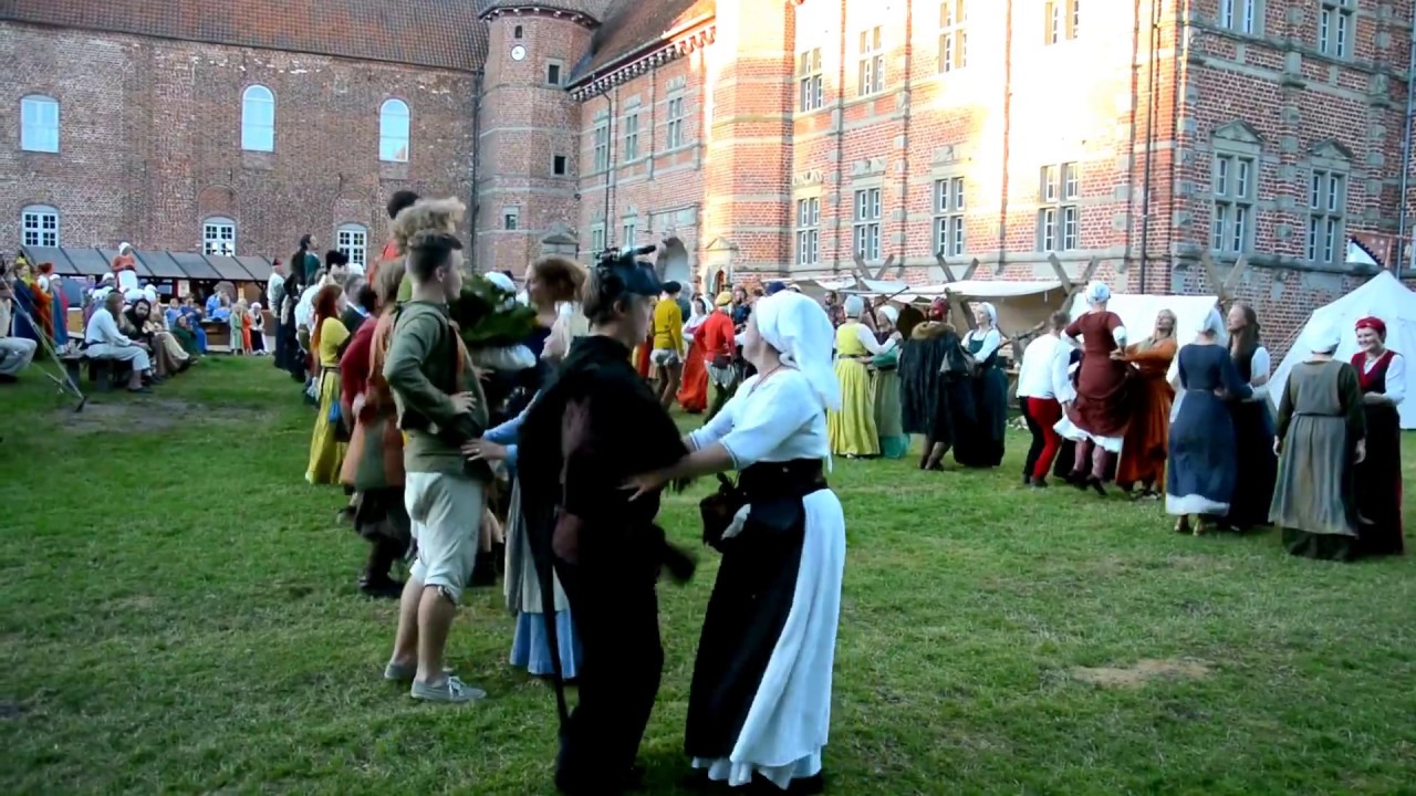 K&aelig;dedans til medlemstaffel p&aring; Middelalderdage p&aring; Voergaard Slot