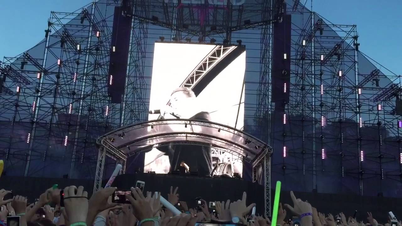 Martin Garrix - INTRO (Poison) [Live @ Weekend Festival Sweden]