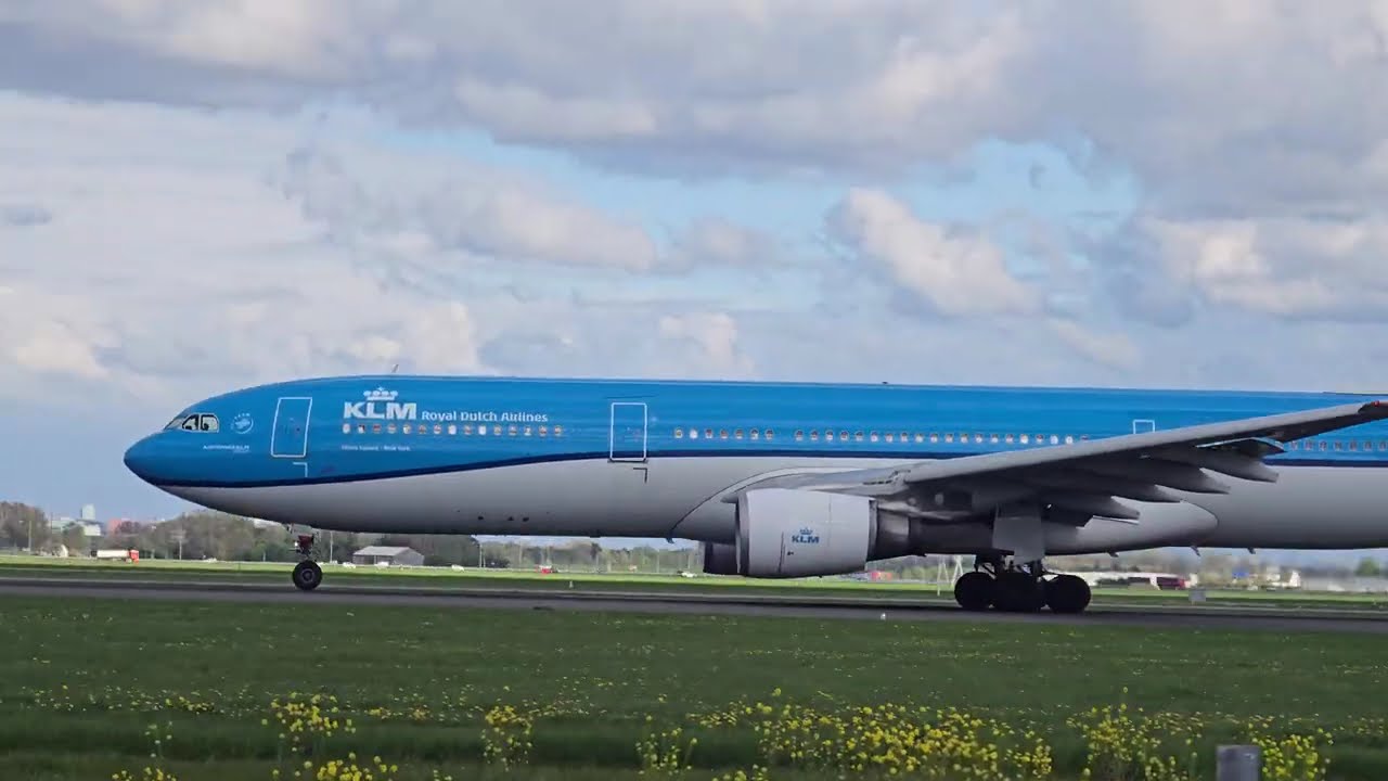 KLM Royal Dutch Airlines Airbus A330-303 PH-AKA Take Off at Amsterdam | AMS&rarr;YYC 🇳🇱✈️🇨🇦