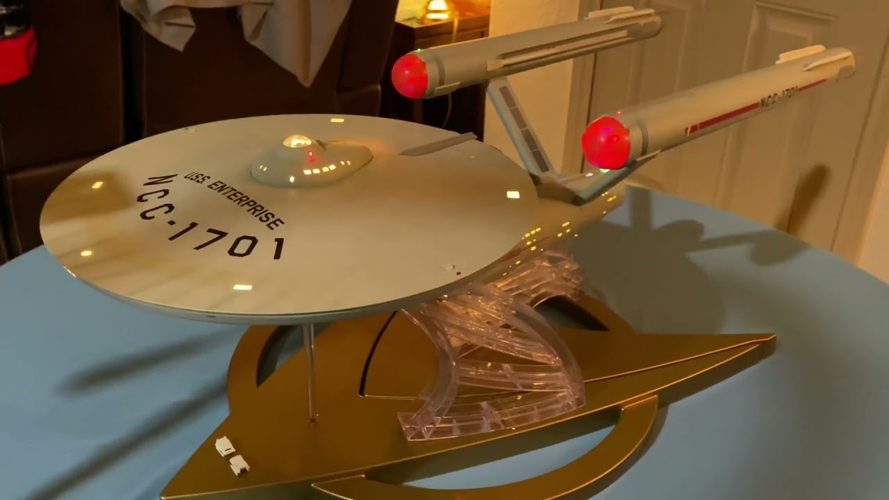 Star Trek TOMY Enterprise Diecast 1:350 Do U Like It? Yes or No!