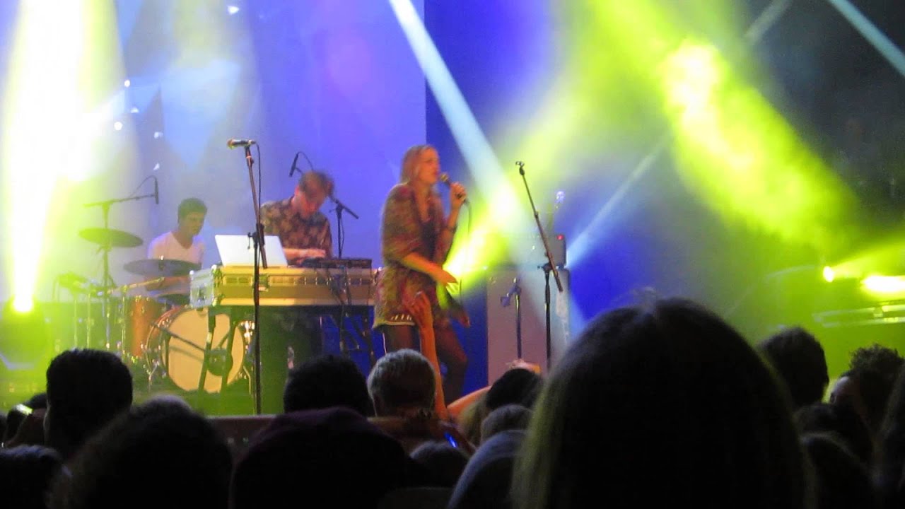 Baskerville - What's the buzz ft Suus de Groot @ Patronaat (27-09-2014)