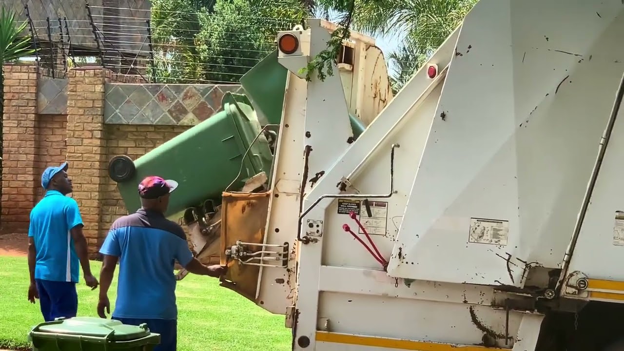 ￼Ekuruleni garbage trucks 