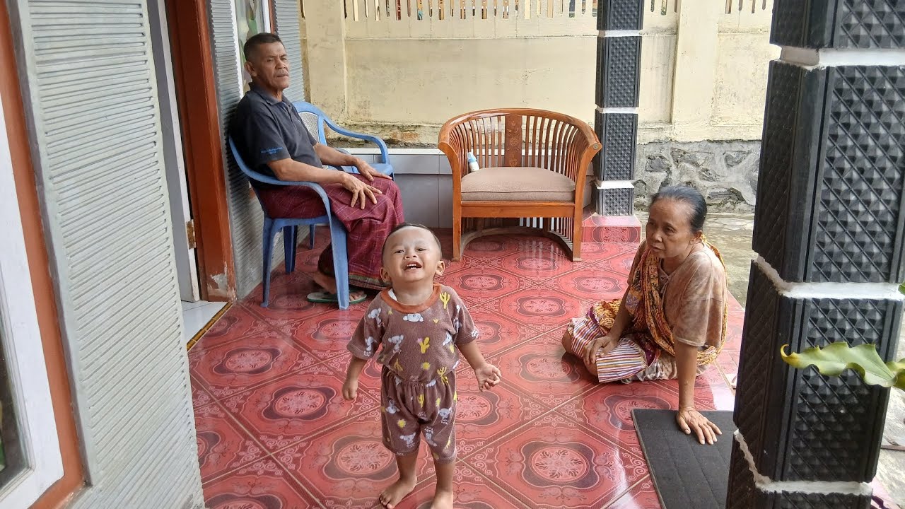 Bercanda dengan Uyut
