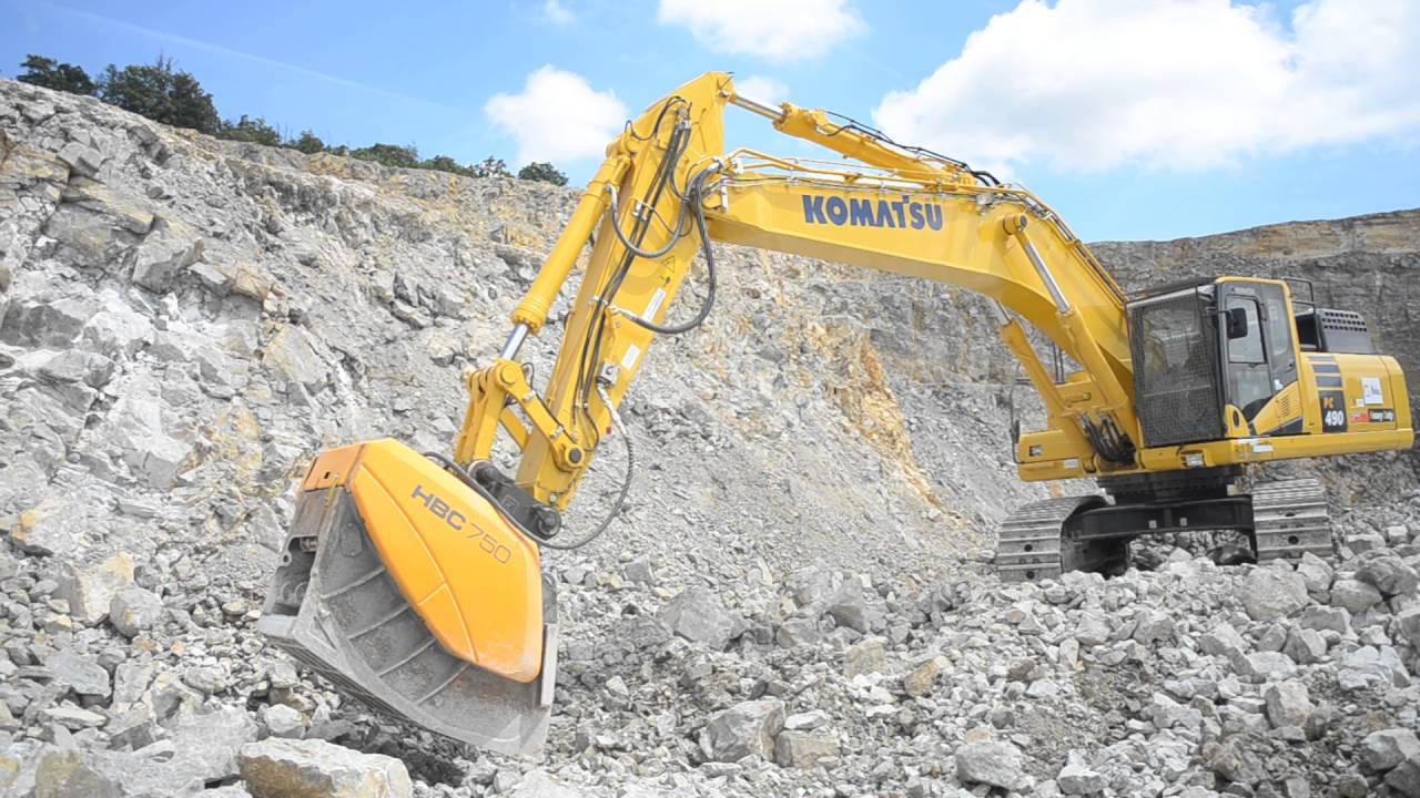 Hartl HBC 750 crusher bucket in action