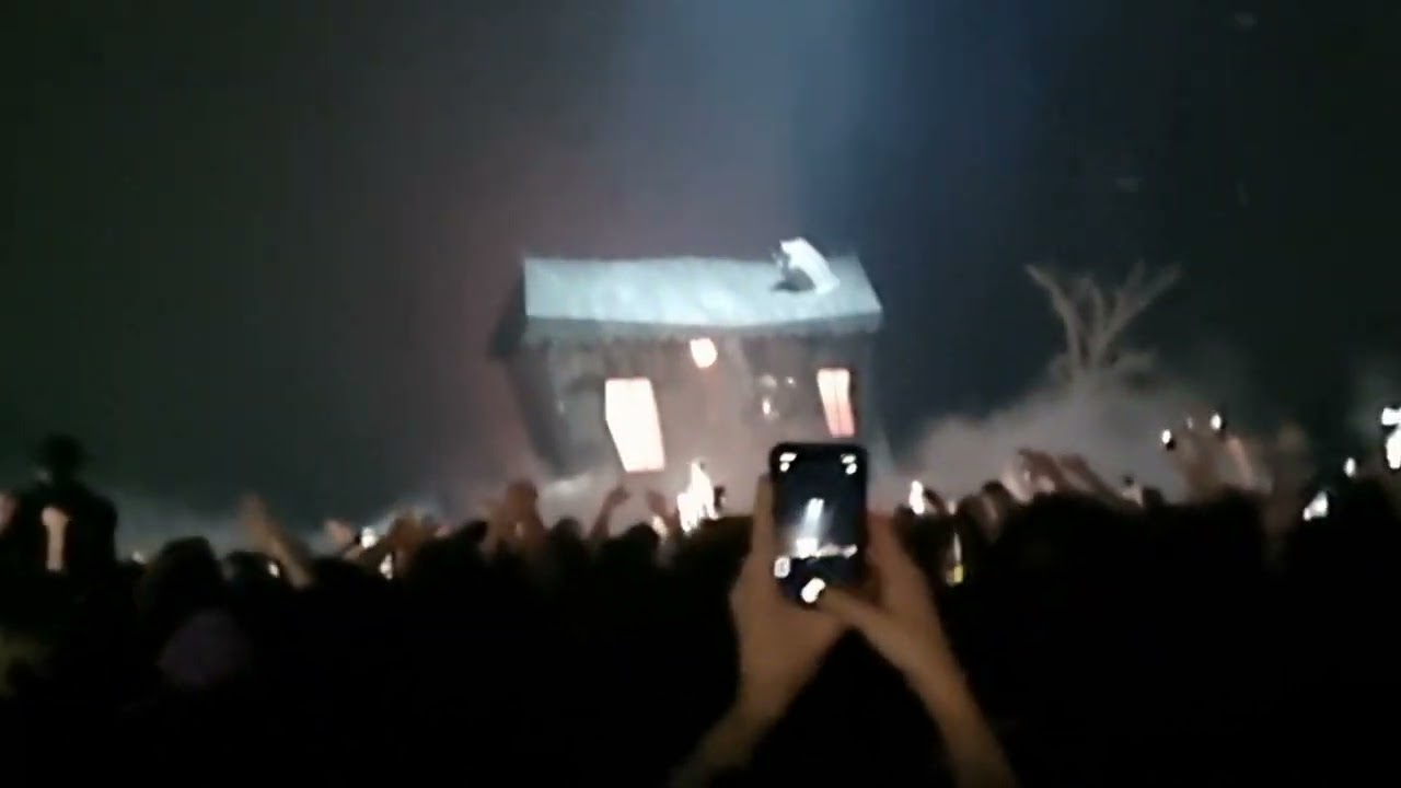 Laylow - VOIR LE MONDE BRÛLER (Live Accor Hotel Arena 11.03.22)