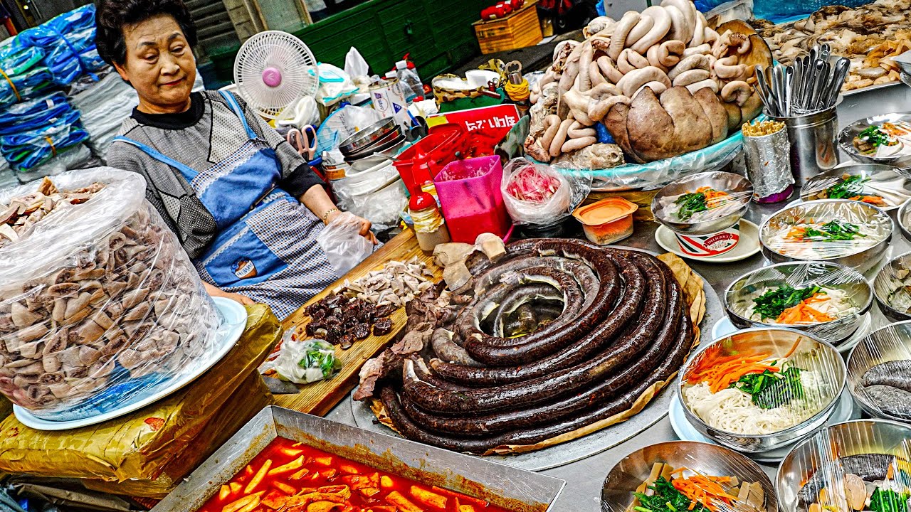 Корейская традиционная рыночная кровяная колбаса, Sundae Master Granny — корейская уличная еда