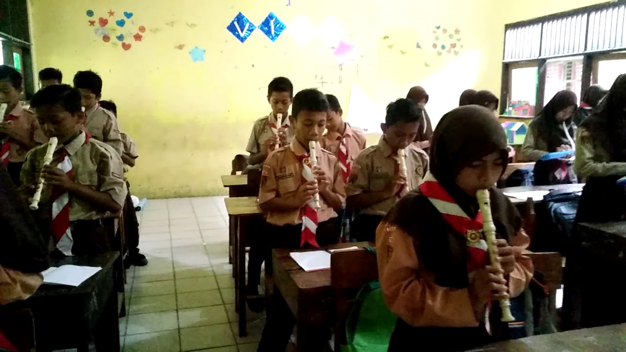 Ansambel campuran pianika dan recorder suara 1 dan 2 SMPN1 Pangkah kelas 7I