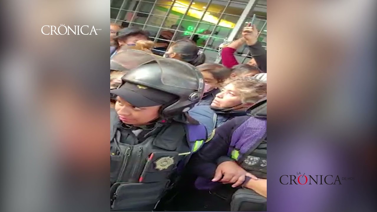 Granaderos retiran a la fuerza a pensionados de la SSC
