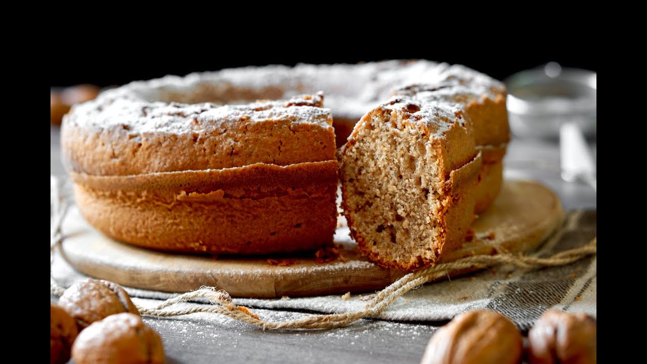 Ciambellone allo Yogurt e Noci