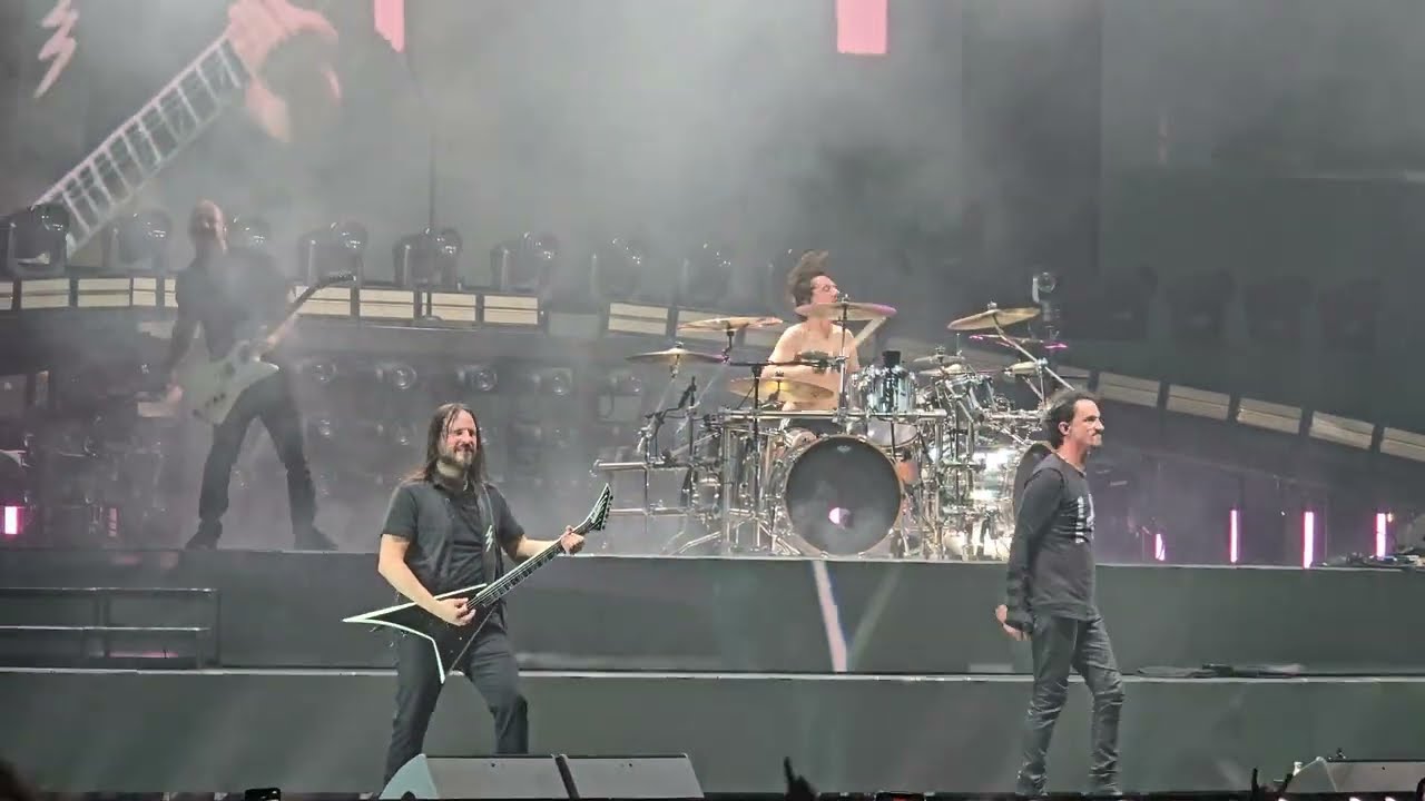 Gojira - Stranded (feat. Greg Kubacki) (1/6) Live Accor Arena Paris 20251130 211755 HD