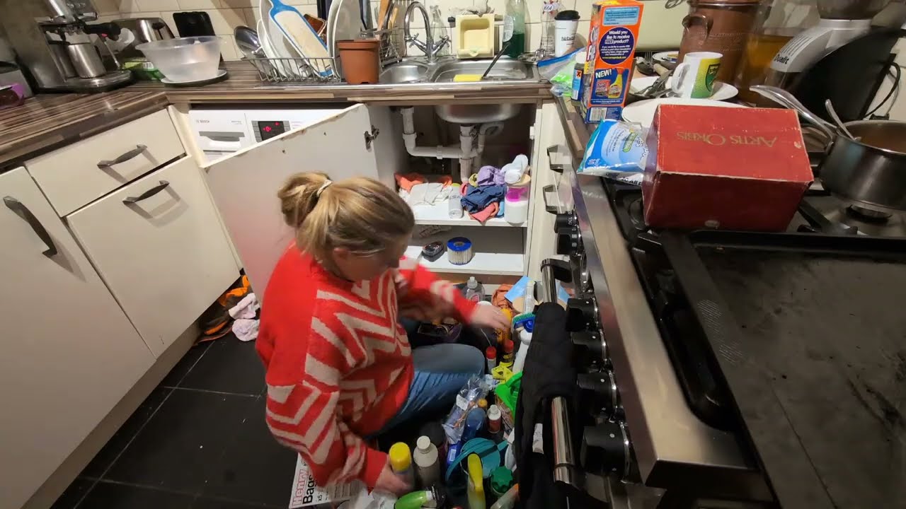 DECLUTTERING EVERYWHERE 