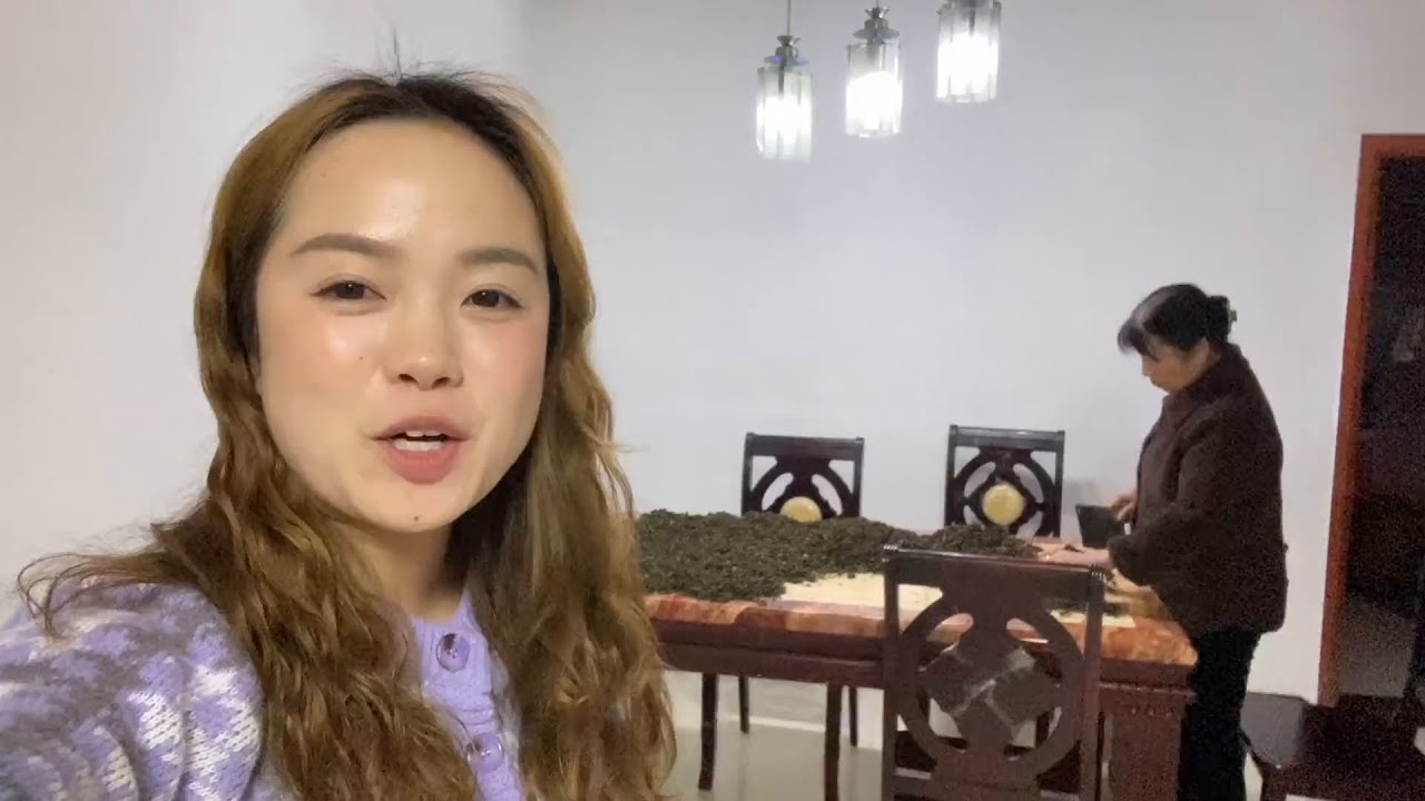 老公回来了婆婆又在做啥好吃的？儿媳请一家人吃豆花牛肉，真满足#日常vlog #豆花牛肉火锅 #一家人其乐融融