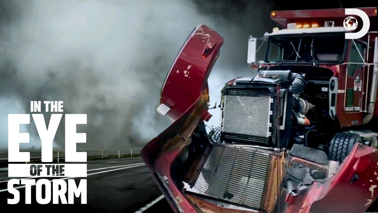 Closest Calls in Nature&rsquo;s Most Dangerous Storms | In the Eye of the Storm | Discovery