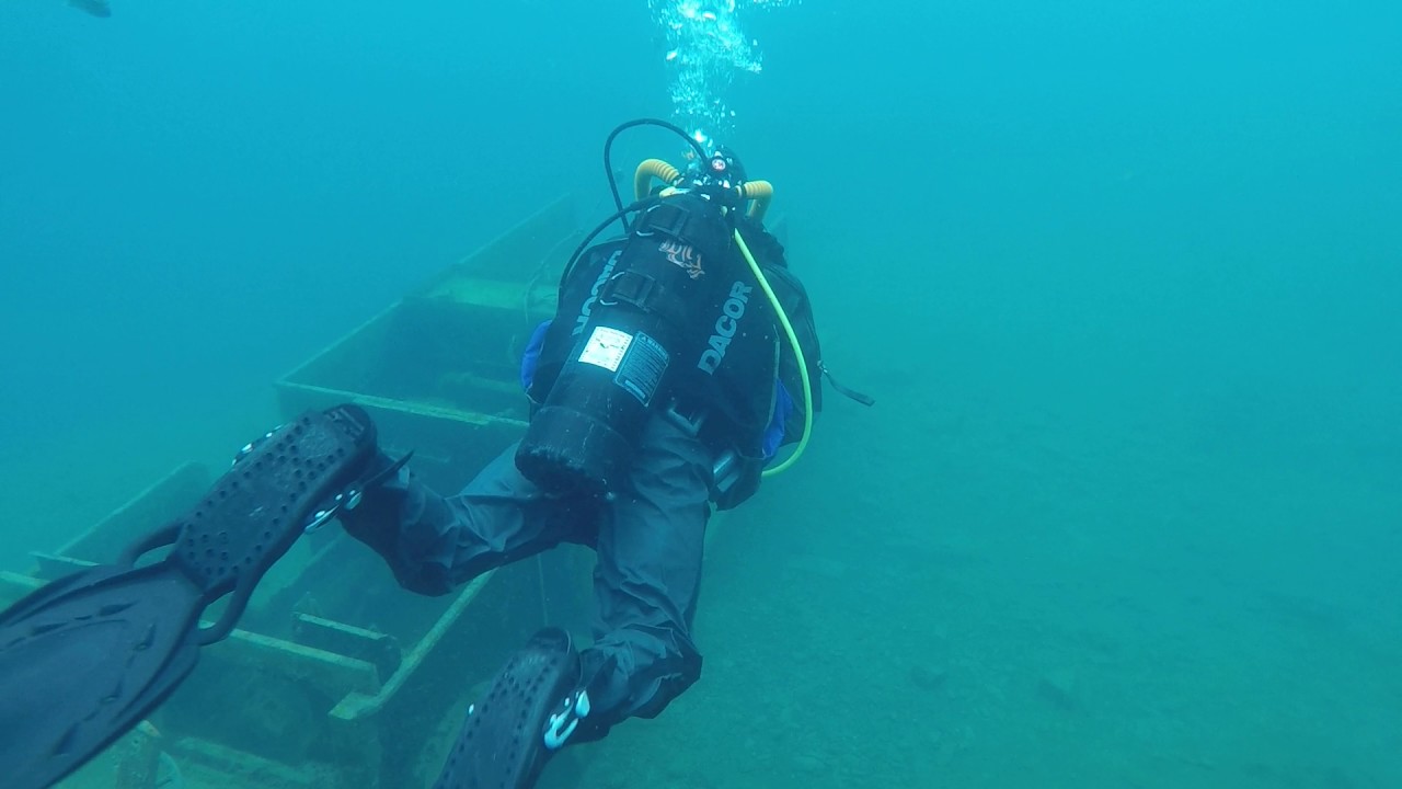 Bob diving the Kraken double hose reg. at the NEDEG rally
