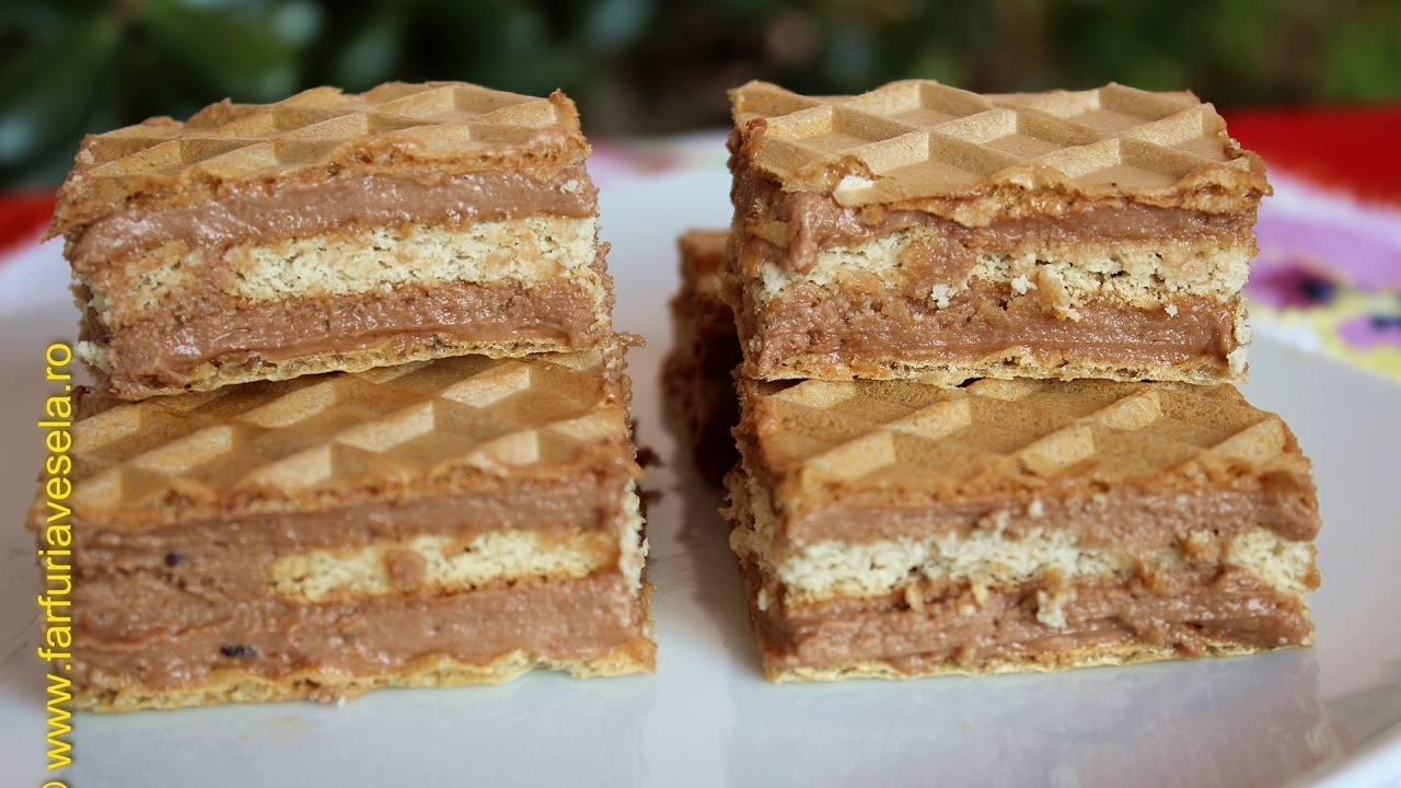 Prajitura cu foi napolitana si biscuiti  | Farfuria vesela