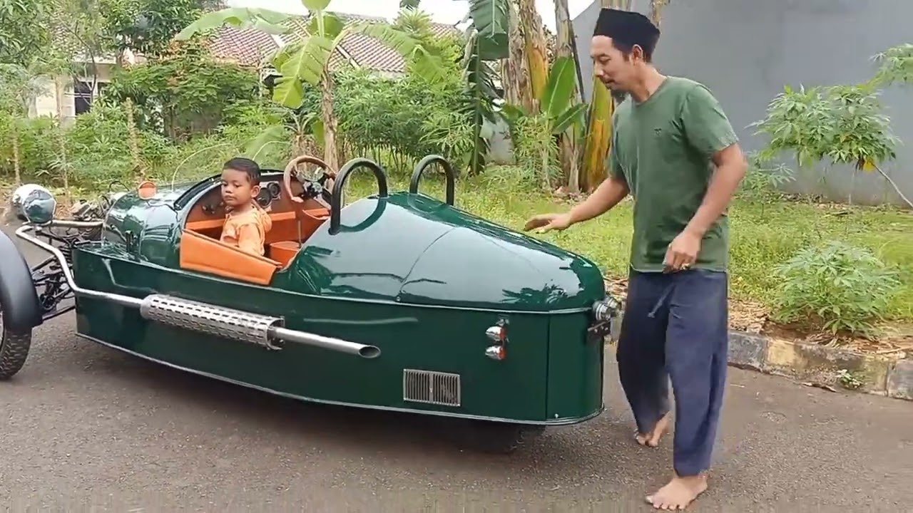 custom vintage three Wheeler car
replika Mobil klasik roda tiga