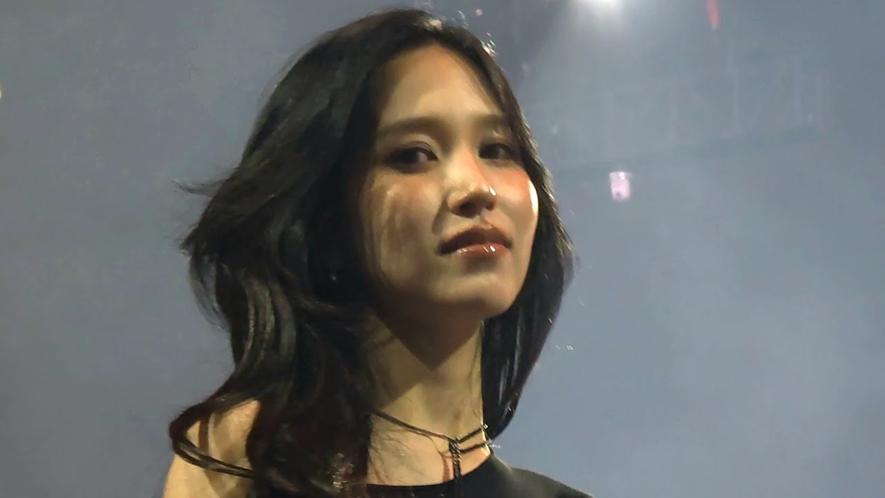 TWICE - &ldquo;STRATEGY&rdquo; Live in Bulacan, Philippines (TWICE: THIS IS FOR 6th World Tour)