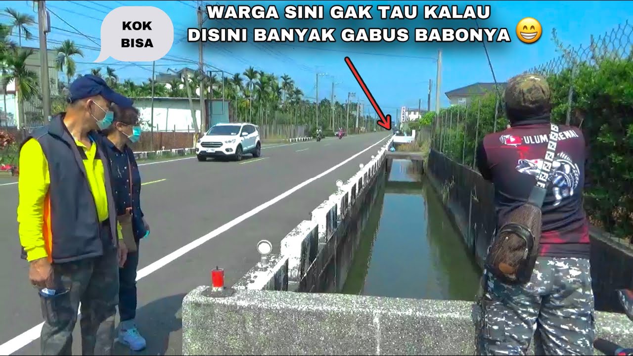 Mancing Ikan Gabus Di Selokan Sampai Jadi Tontonan Warga