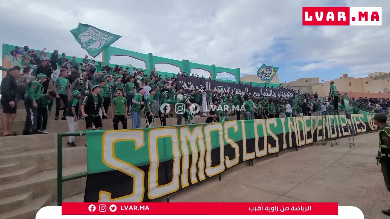 جماهير اولمبيك الدشيرة ترفع شعارات قوية في وجه مسؤولي الفريق .