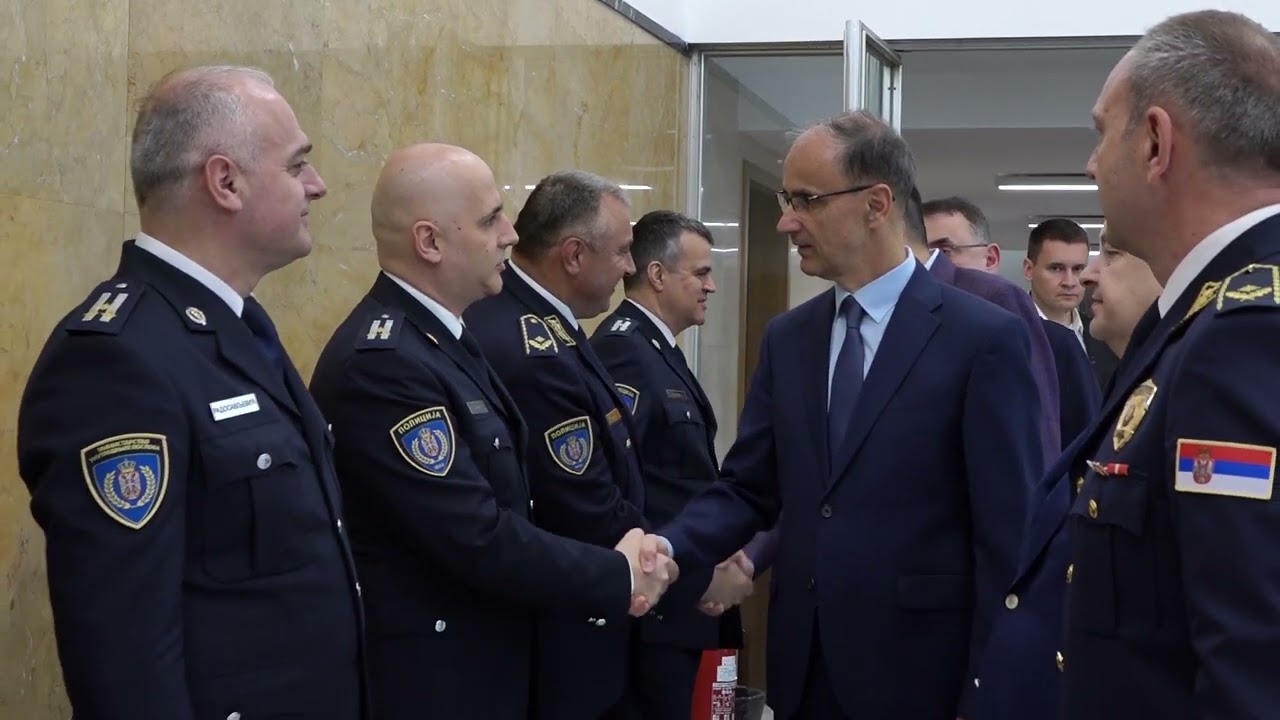 Premijer Đuro Macut i Ministar Dačić u obilasku KOC-a Ministarstva unutrašnjih poslova