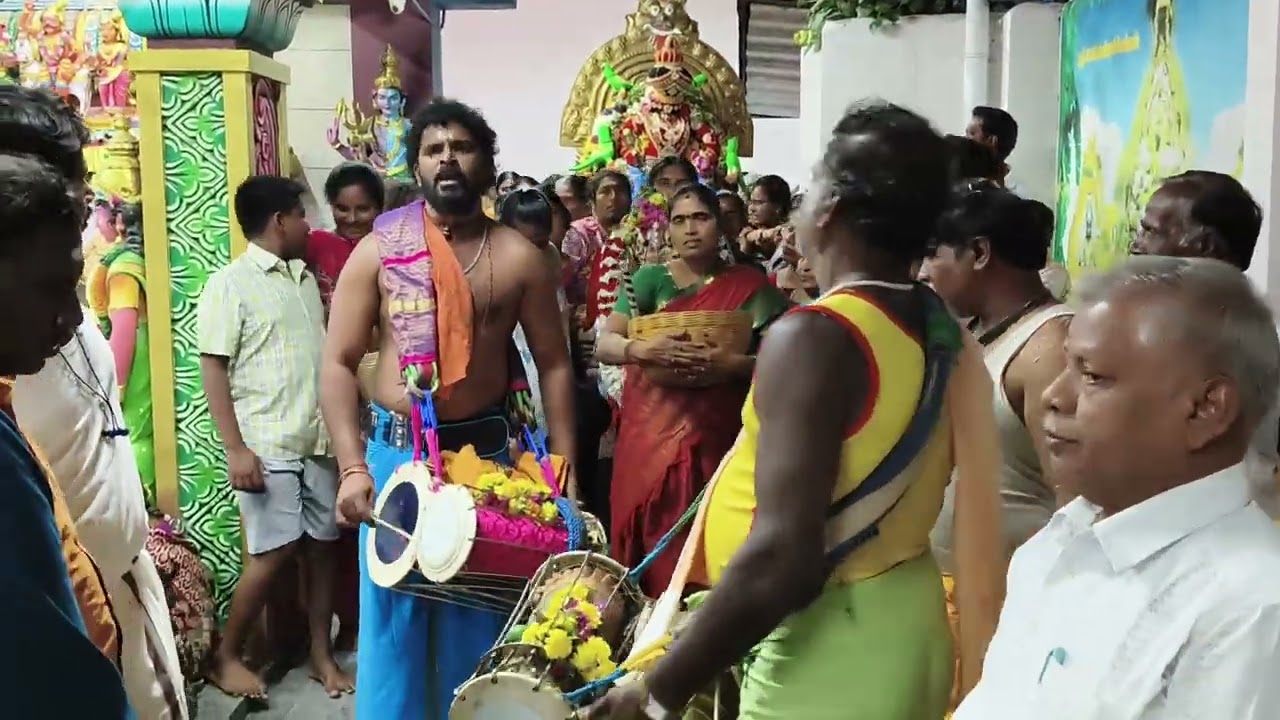வெளிப்பேட்டை தெரு கார்த்திகை மாதம் அங்காளம்மன் ஊஞ்சல் உற்சவம்...