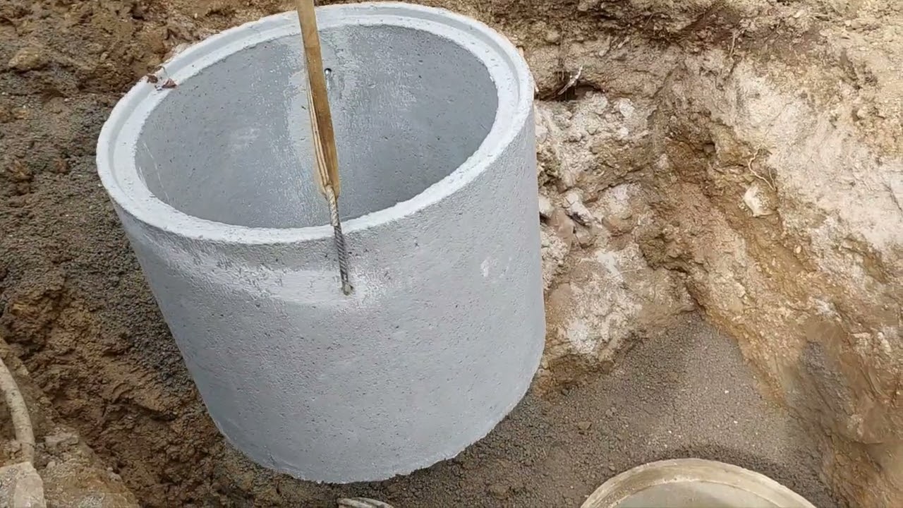 Stare cijevi začepljene. Postavljene nove kanalizacione cijevi i sahtovi.