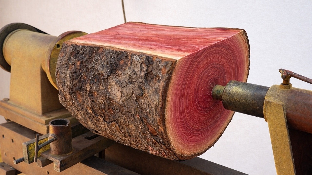 @RotatingWoodHorror || Red Wood Slice Cake in a Bowl With a Beautiful Cover