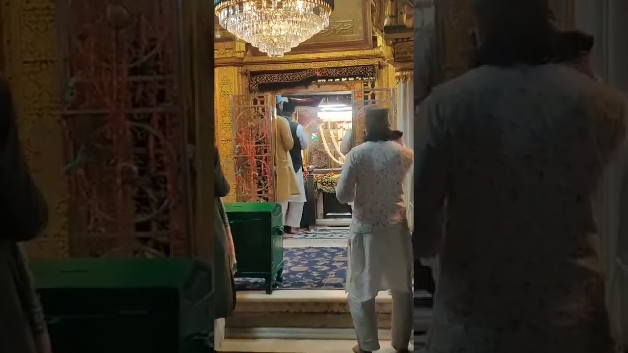 Roshni Dua on URS of Hazrat Nizamuddin Aulia by Sajjada Nashin Syed Sadiq Serwar Hussain Nizami