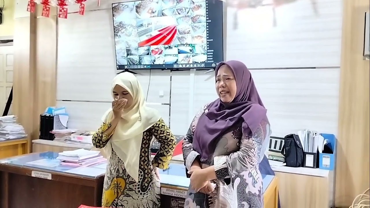 Perpisahan Guru Penerima SK Redistribusi Tahap II (Dona Triwahyuni dan Epa) di MTsN 1 Agam dg Guru