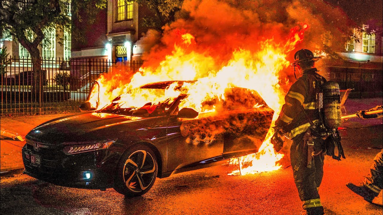 | Pre-Arrival Fully Involved CAR FIRE | FDNY L14 & E91 BATTLE Fire Started by Kids [ MAN Box 1381 ]