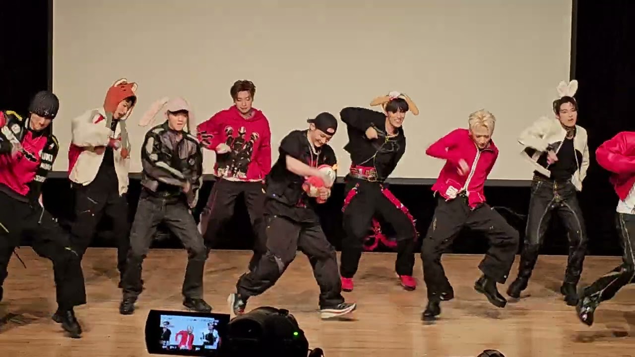 Xikers performing We Don't Stop at Soundwave fan sign