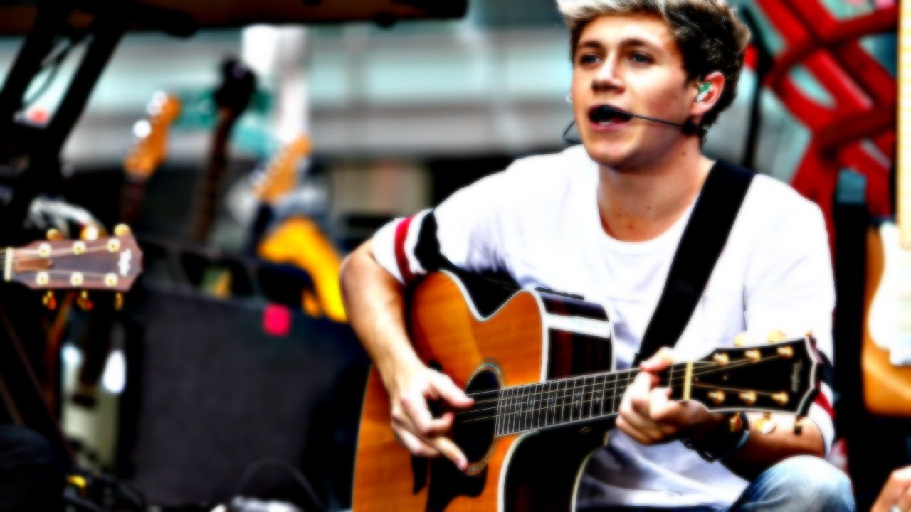 Niall sings little things solo 15 times!