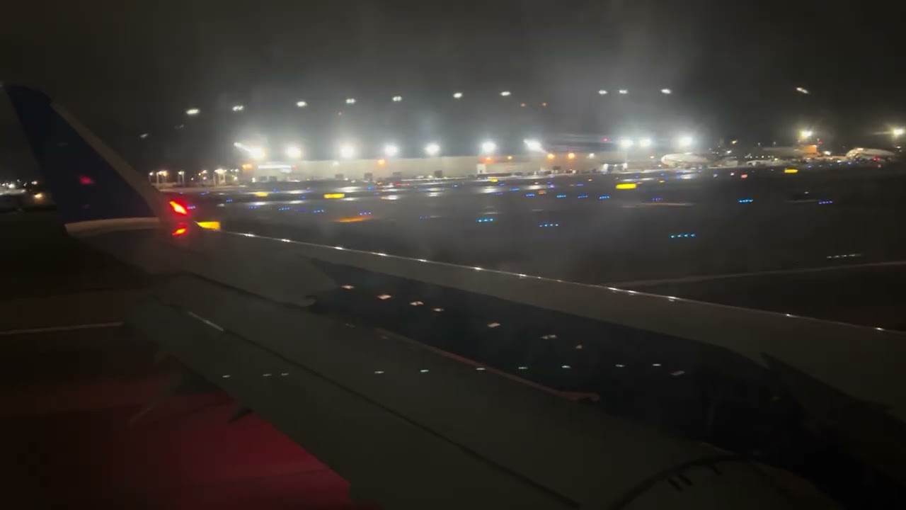 United Airlines E175 Landing at Chicago O’Hare International Airport (ORD)
