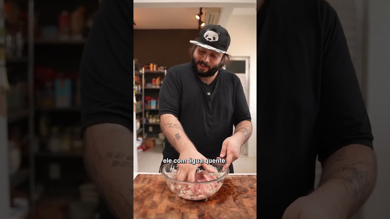 Kibe de Forno 500g de carne mo&iacute;da 2 cebolas hortel&atilde; 500g de trigo pra kibe 3 dentes de