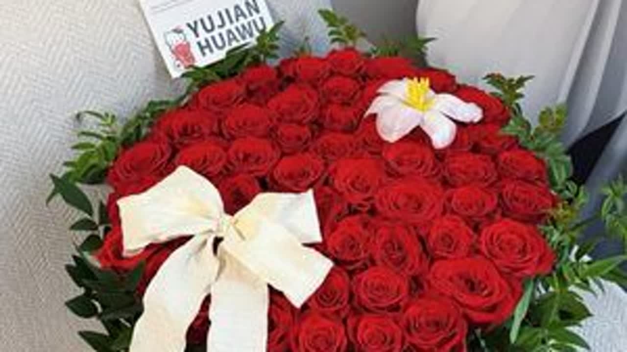 四分钟学会52支珍爱红玫瑰抱抱篮🧺太美艳了#抱抱桶 #红玫瑰 #花束鲜花  #花束教程来啦 #东莞花店