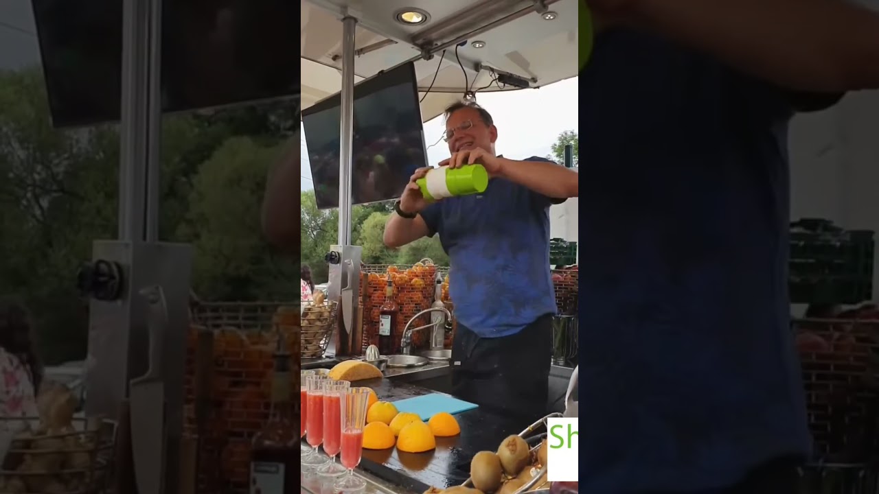 Entertainment pur: Der Shakin Juicer bringt nicht nur Saft, sondern auch die B&uuml;hne zum Gl&uuml;hen. 🍊🔥