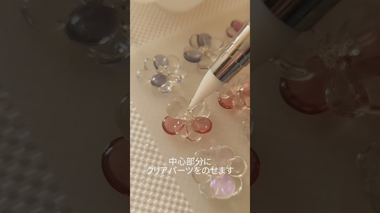 \透明に恋したレジン作家/ maumuです✨今日はmaumu flowerの作り方をまとめてみました!ぜひ高評価よろしくお願いします🙏#ハンドメイド #accessory #レジン #uvレジン