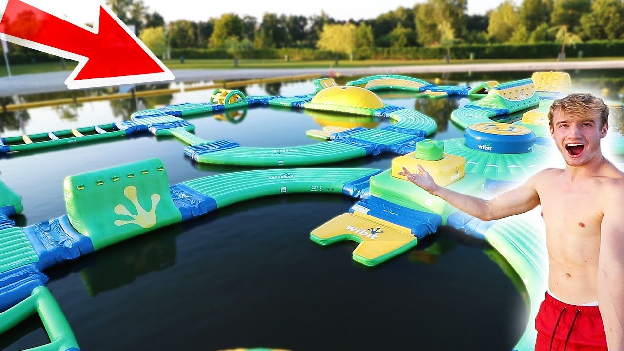 WIPEOUT CHALLENGE ON HUGE WATER TRAMPOLINE PARK !