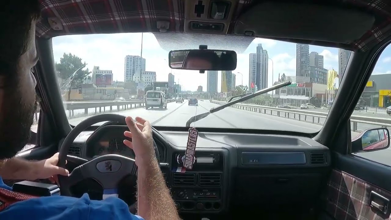 Driving at Istanbul Traffic - Peugeot 106 XSI