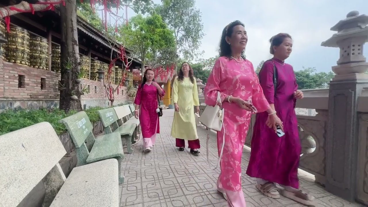 Cô ba và gia đình du Xuân 2026