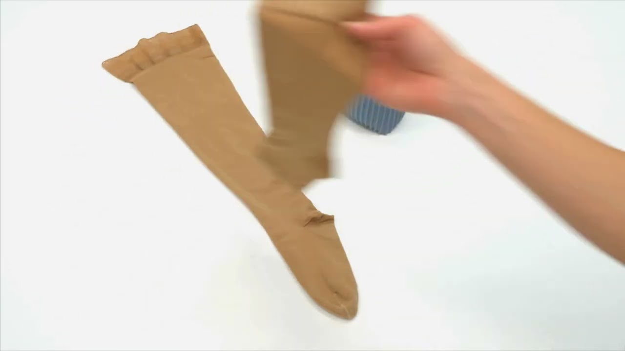 Comment mettre facilement des bas de contention à un patient avec le cône Doff N'Donner ?