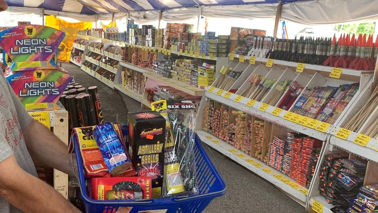 Покупки в палатке-фейерверке!