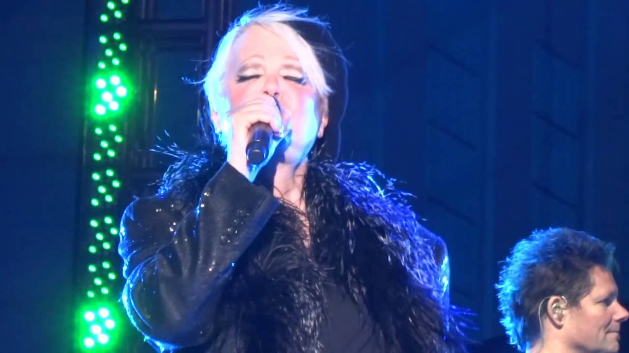 The B-52's - Girl From Ipenema Goes To Greenland Live in Houston, Texas