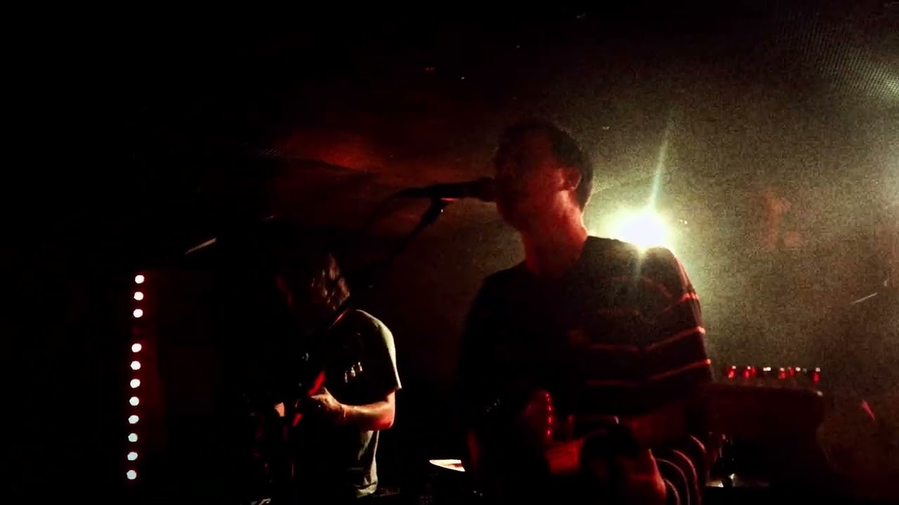 1980 AD - Oodi haudalle (live)