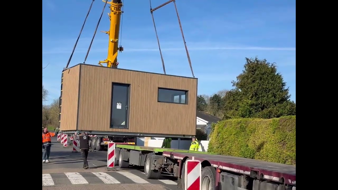 Installation d’une NATIBOX 39 m² à Port-en-Bessin (14) | posé par grutage en 1 jours 