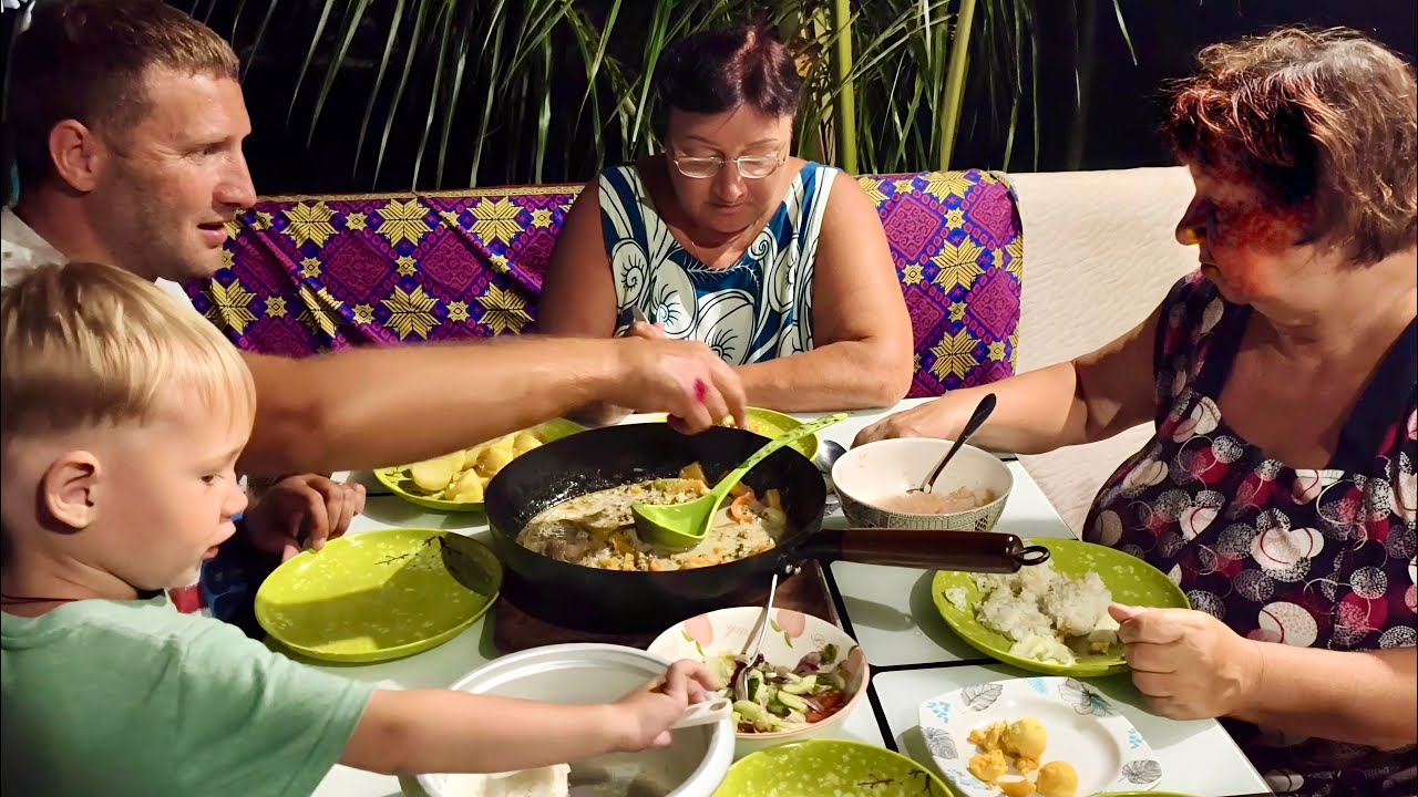WE DIDN'T EXPECT IT TO BE SO DELICIOUS! Cooking Ginataang Monggo Kalabasa! 