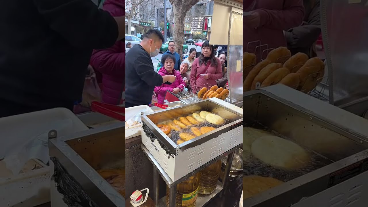 Enjoying delicious food - 纵览美食直播