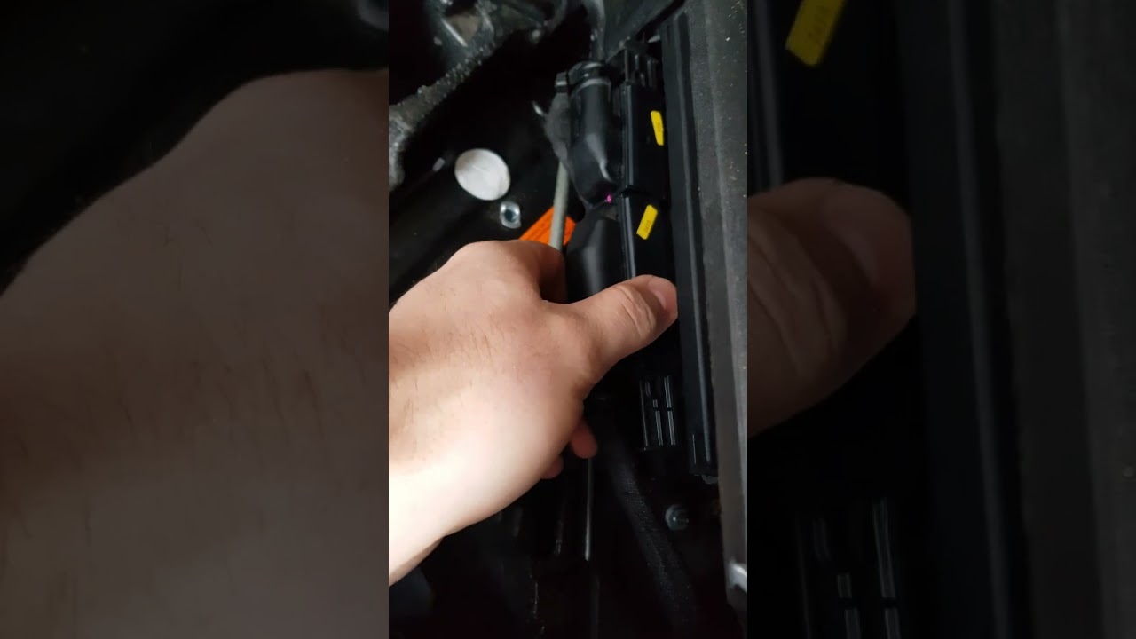 2007-2009 Audi Q7 4L Air Suspension Level Control Module Unit Location
