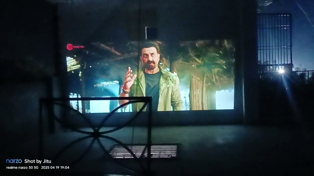 Outdoor test video 📸📸//wzatco yuva plus projector outdoor test video